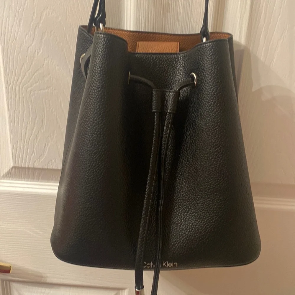 Calvin Klein Pebbled Leather bag - Picture 3 of 9